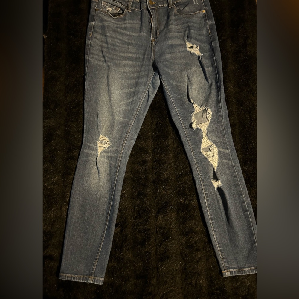 Ladies True Craft skinny jeans with tears. Size can be considered juniors.